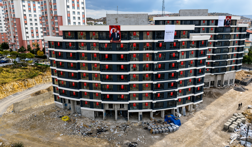 Nevşehir’de İnşaat Türk Bayraklarıyla Süslendi