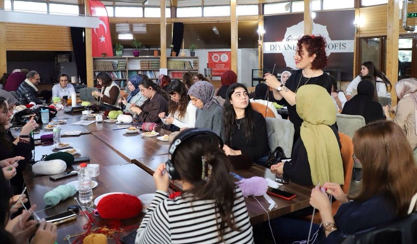 NEVÜ’lü Öğrenciler Sevgi İçin İlmek İlmek Ördü