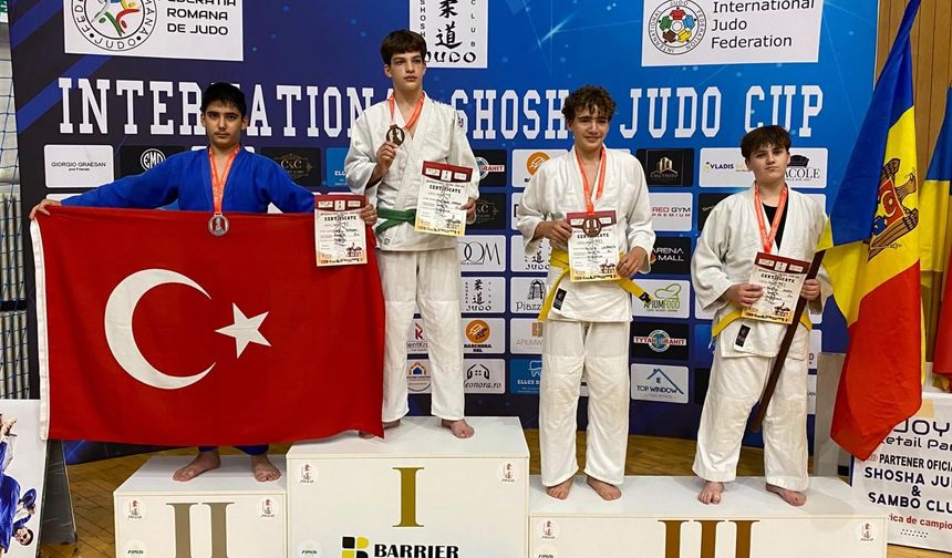 Altınyıldızlı Öğrencilerden Romanya’da Gurur Veren Başarı