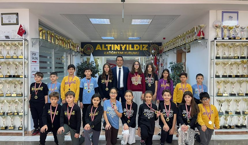 Altınyıldızlı Yüzücülerden 21 Birincilik, 51 Derece!