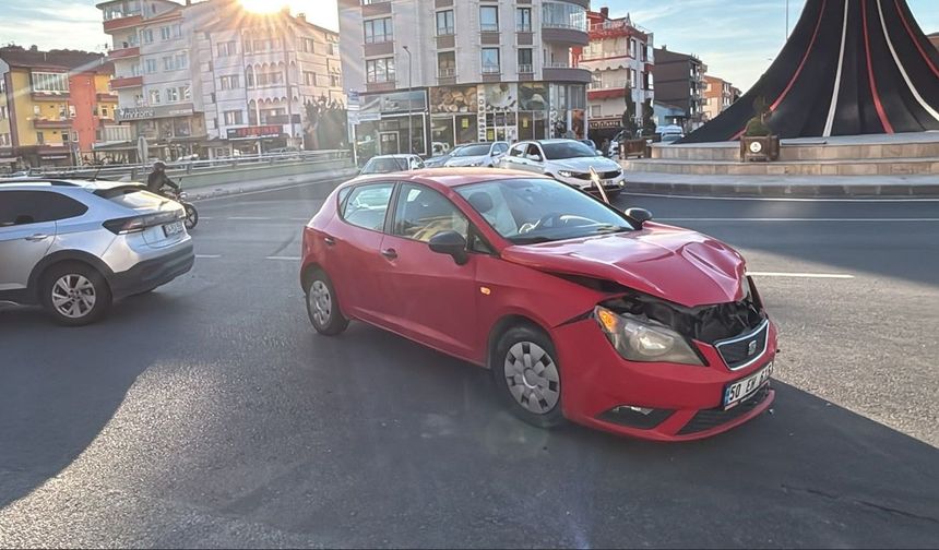 Nevşehir’de hastane kavşağı’nda araçlar çarpıştı