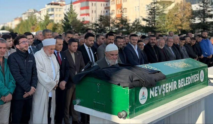 Emekli öğretmen Ahmet Feralan toprağa verildi