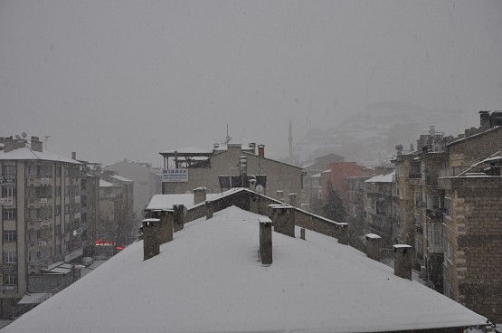 Nevşehir'de lapa lapa kar yağıyor