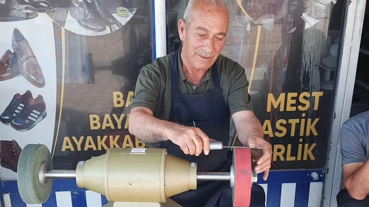 Nevsehir De Bicaklar Kurban Icin Bileniyor 0C4C8