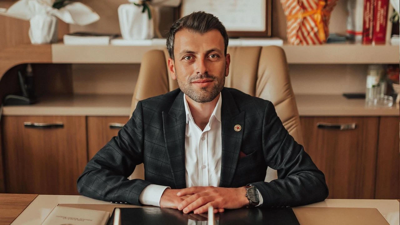 464708642 122185890350215737 4376863521135752960 N-2