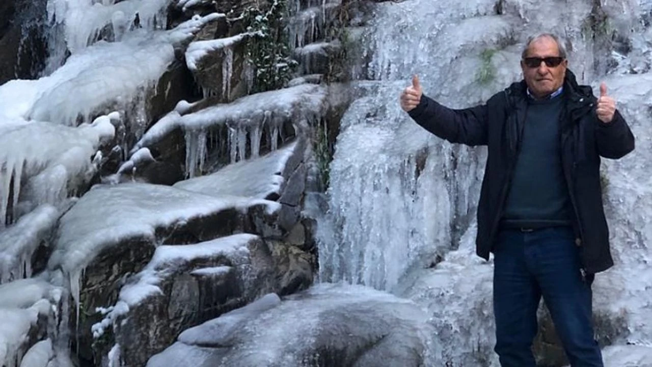 Nevsehir De Buz Tutan Kadirah Selalesi Kartpostallik Goruntu Olusturdu 69Abf