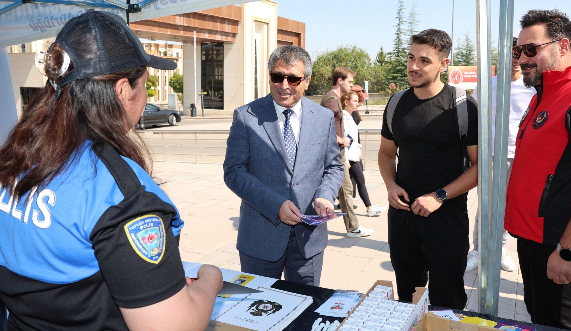 Rektör Aktekin Nevşehir Emniyet Müdürlüğü’nün Bilgilendirme Standını Ziyaret Etti